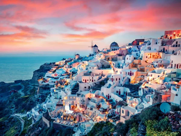 The-Best-Time-to-Visit-Greece-–-A-Seasonal-Guide-scaled-e1668532223187